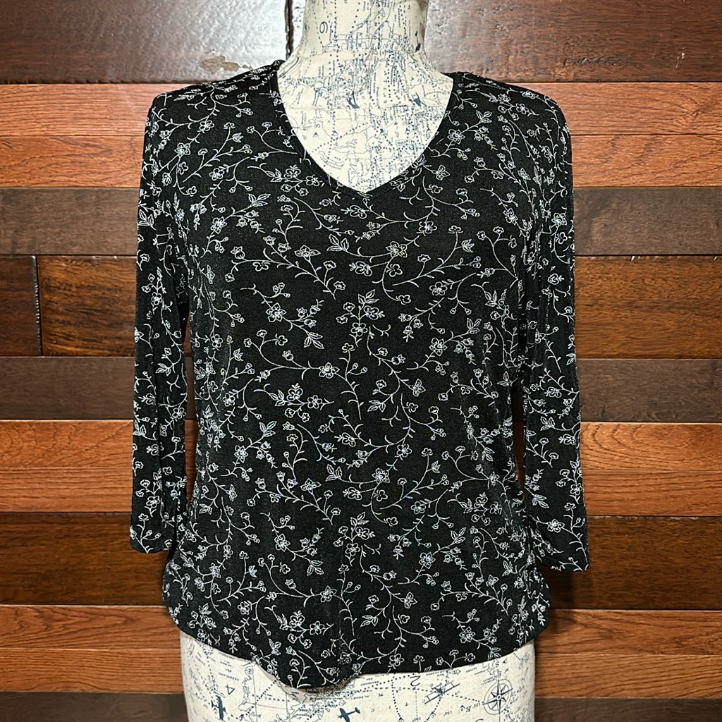 Briggs New York V Neck 3/4 Sleeve Black Floral Blouse